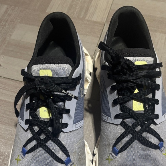 On Running woman’s Athletic Shoes in Gray and White - Picture 3 of 7